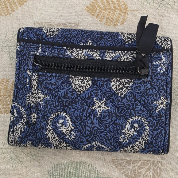Vera Bradley Blue And White Seahorse Of Course Pattern - Picture 7 of 9